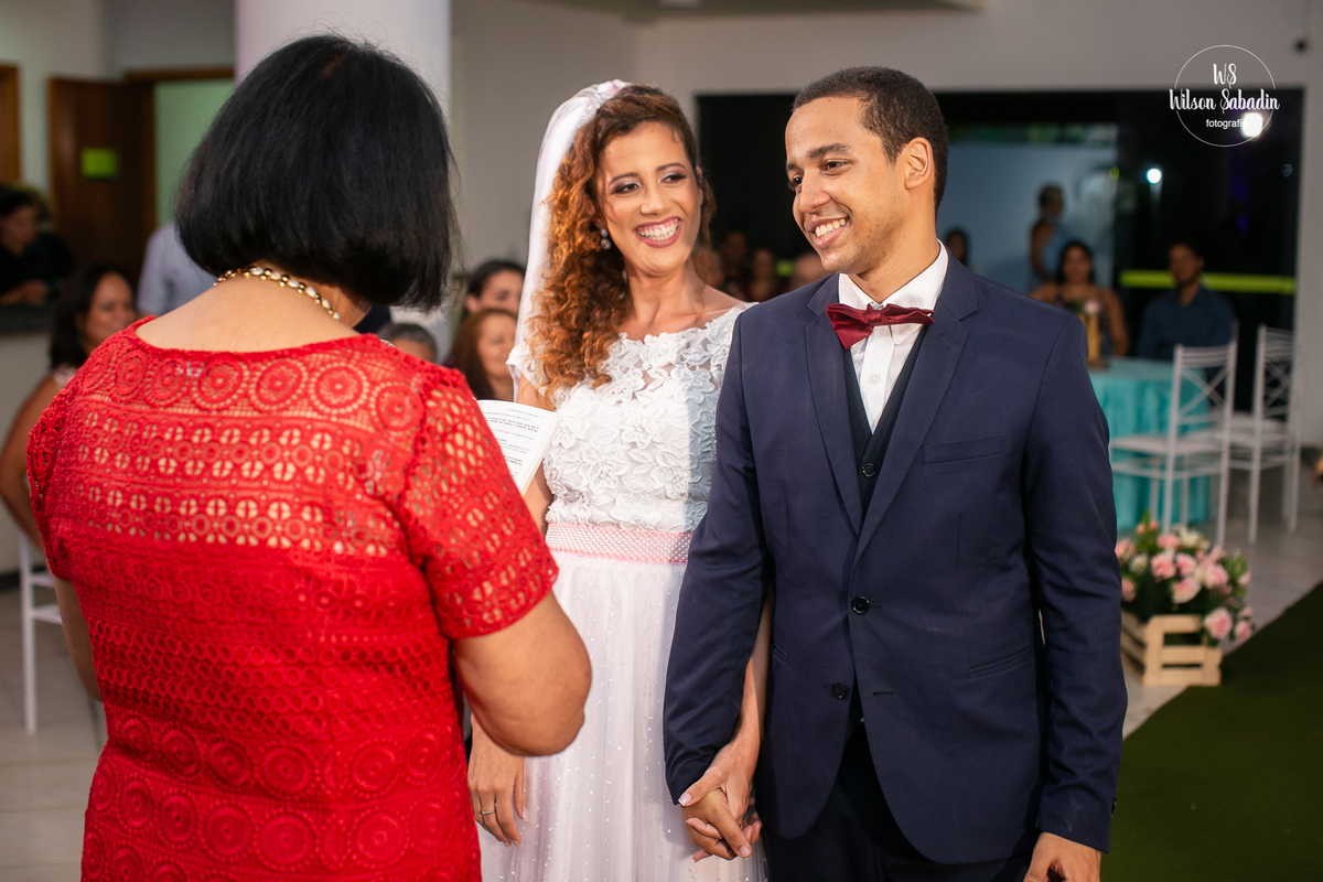 fotografia de casamento em Salvador Bahia, os noivos de Maos dadas