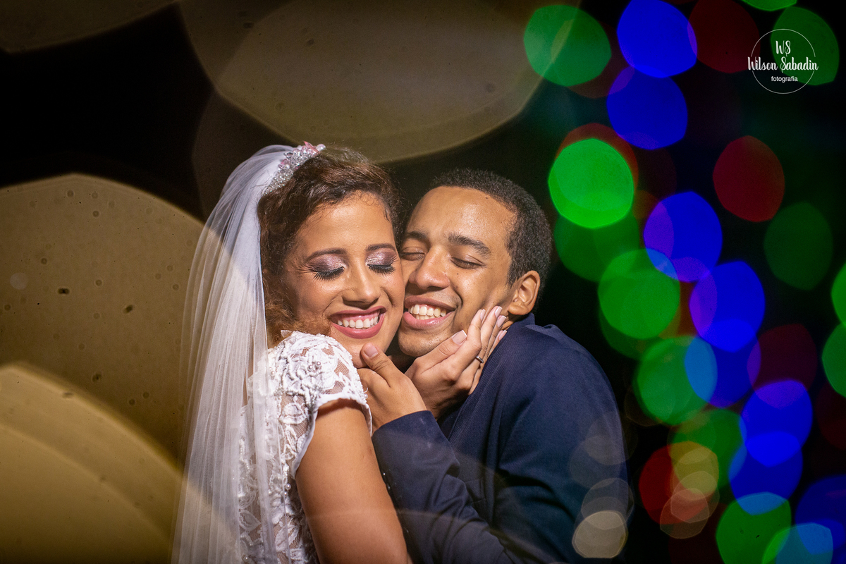 fotografia de casamento em Salvador Bahia, os noivos abraçados