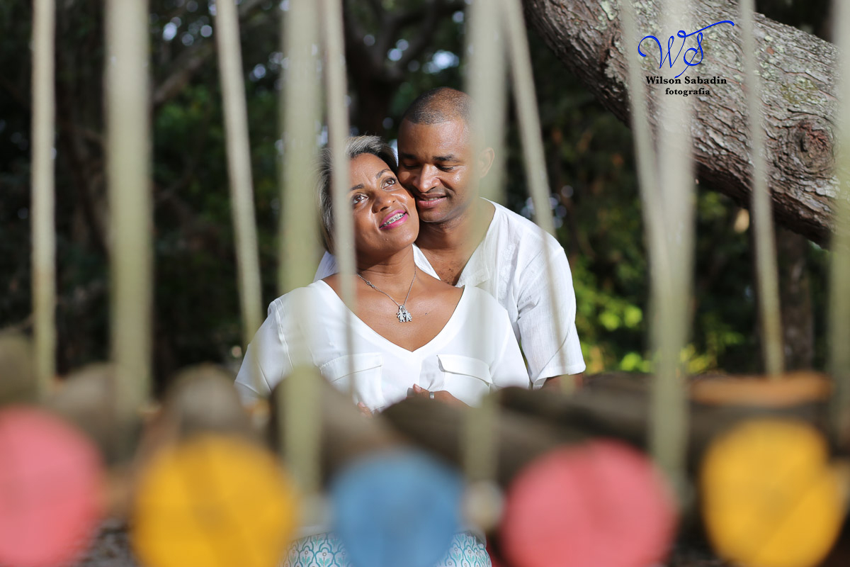 Fotografia de casamento, noivos, noiva, noivo, fotografia de noivos, vestido de noiva, sapato, perfume, cabelo,  fotografia de casal, ensaio de casal, pré casamento, pré wedding, círculos coloridos