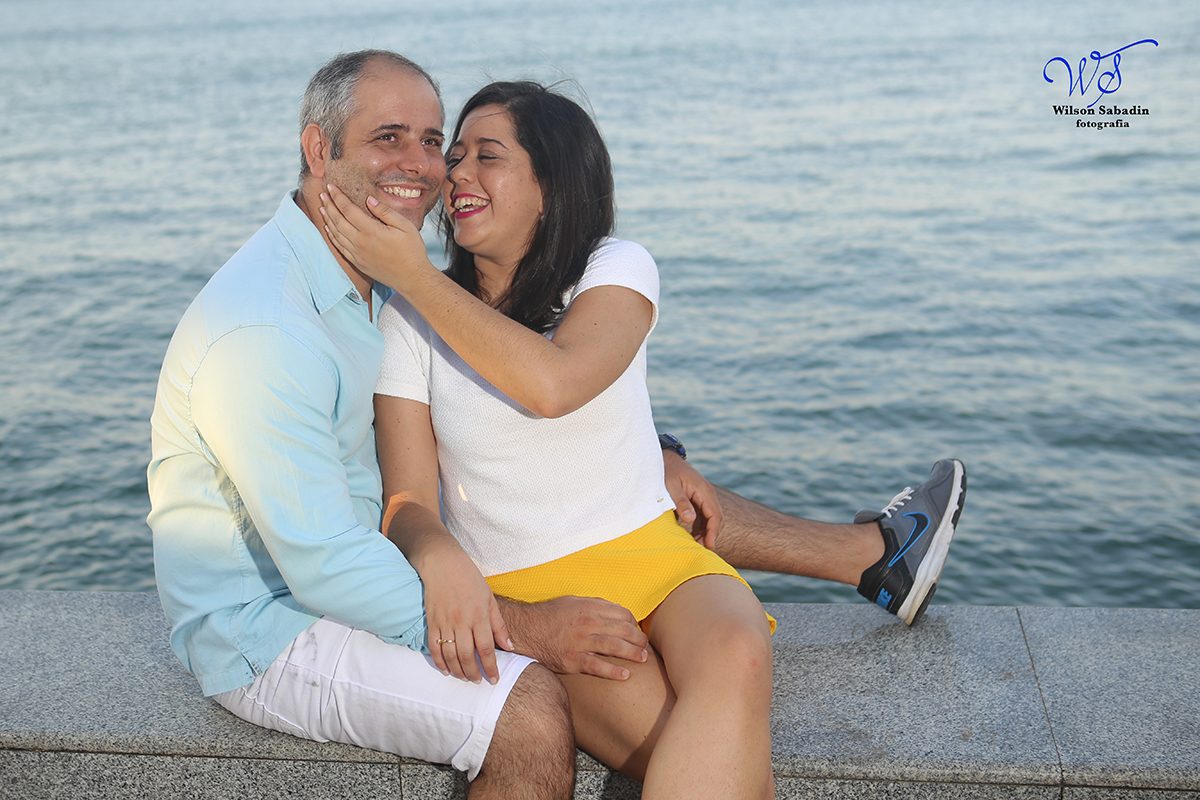 Fotografia de casamento, noivos, noiva, noivo, fotografia de noivos, cabelo,  fotografia de casal, ensaio de casal, pré casamento, pré wedding, enfrente ao mar