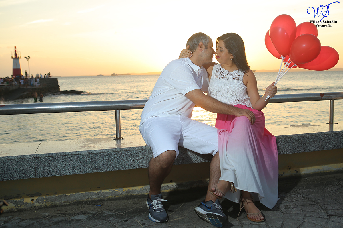 Fotografia de casamento, noivos, noiva, noivo, fotografia de noivos, cabelo,  fotografia de casal, ensaio de casal, pré casamento, pré wedding, segurando bexigas