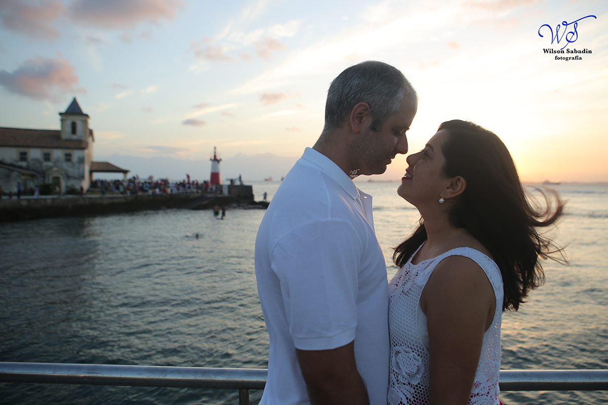 Fotografia de casamento, noivos, noiva, noivo, fotografia de noivos, cabelo,  fotografia de casal, ensaio de casal, pré casamento, pré wedding, enfrente ao por do sol