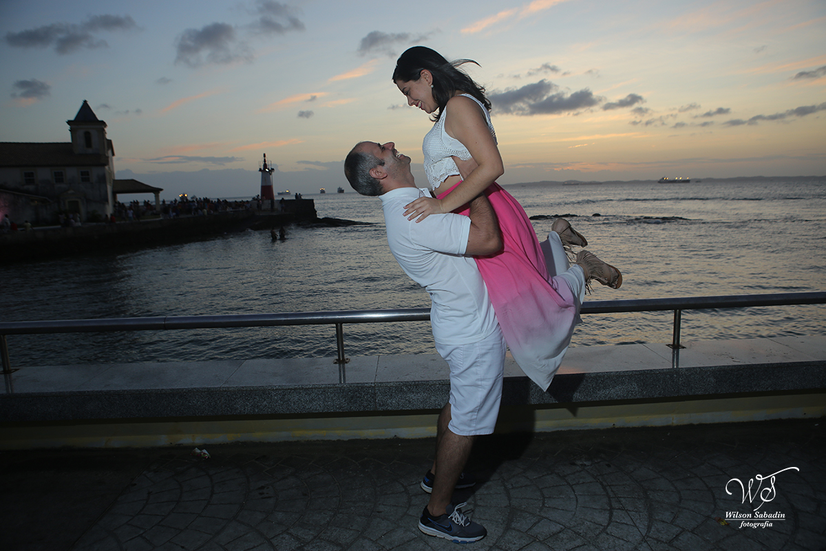 Fotografia de casamento, noivos, noiva, noivo, fotografia de noivos, cabelo,  fotografia de casal, ensaio de casal, pré casamento, pré wedding, noivo levantando sua amada