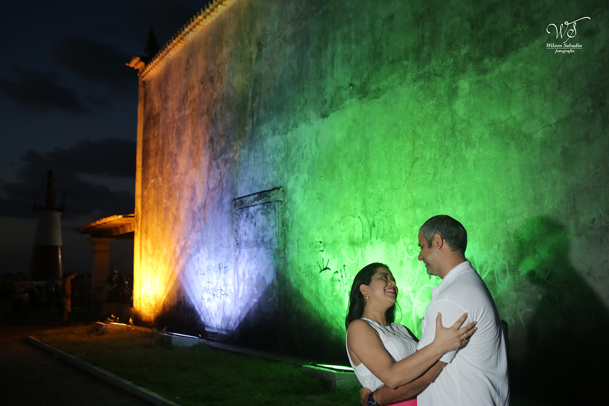 Fotografia de casamento, noivos, noiva, noivo, fotografia de noivos, cabelo,  fotografia de casal, ensaio de casal, pré casamento, pré wedding, atras da igreja do humaita