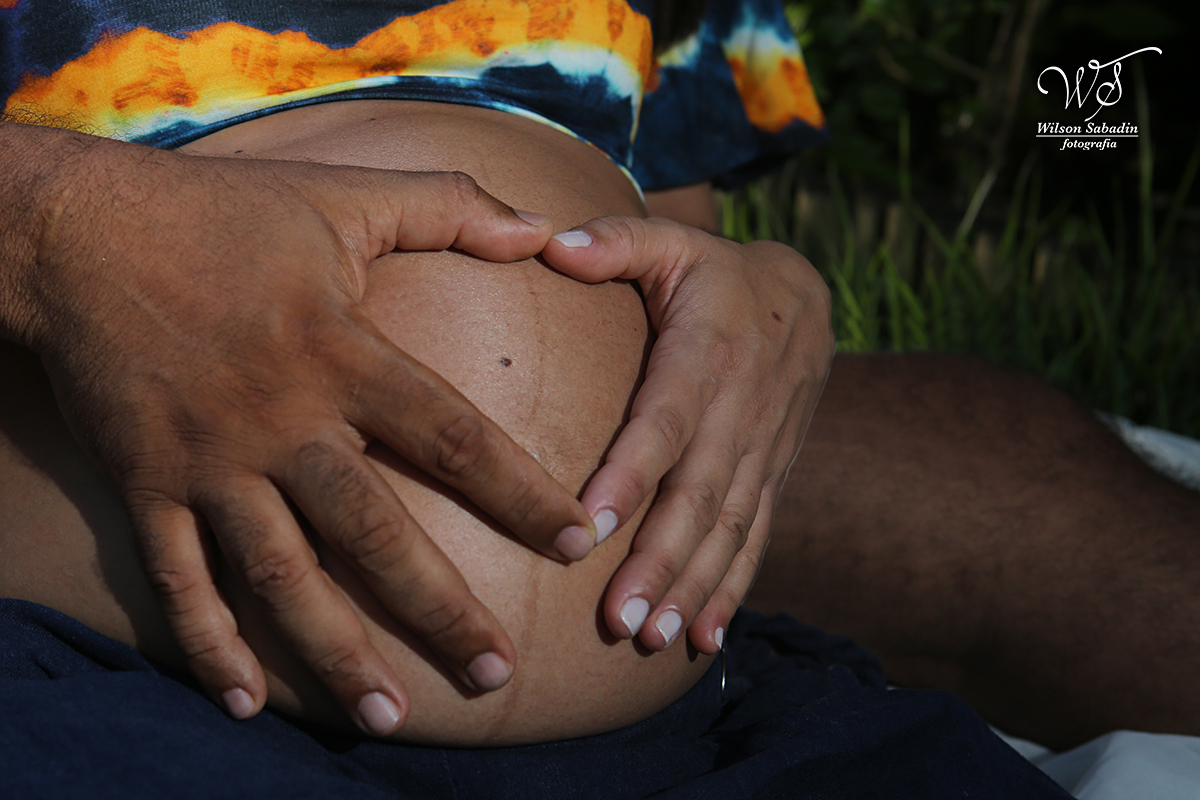 fotografia de gravidez, Fotografia Gestante em Salvador Ba, fotografo de gestante, mãe, gravidez, ensaio de gestante., segurando a barriga