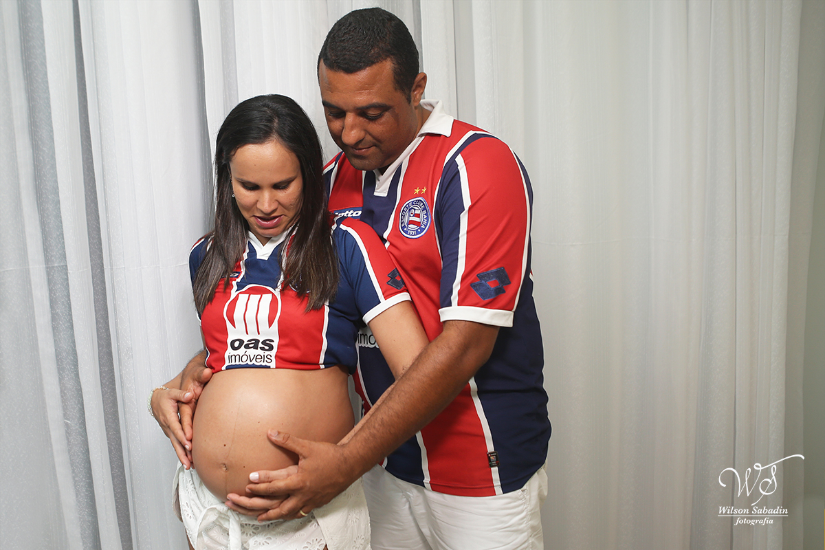 fotografia de gravidez, Fotografia Gestante em Salvador Ba, fotografo de gestante, mãe, gravidez, ensaio de gestante., com a camisa do time