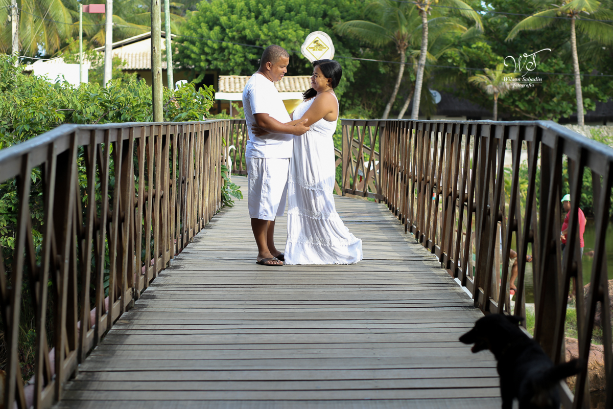 Fotografia de casamento, noivos, noiva, noivo, fotografia de noivos, sapato, perfume, cabelo,  fotografia de casal, ensaio de casal, pré casamento, pré wedding, noivos na ponte de madeira