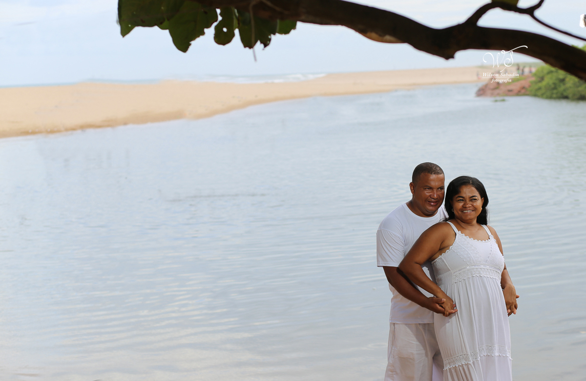 Fotografia de casamento, noivos, noiva, noivo, fotografia de noivos, sapato, perfume, cabelo,  fotografia de casal, ensaio de casal, pré casamento, pré wedding, enfrente ao rio