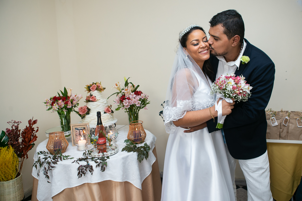 fotografia de casamento em Salvador Bahia, casal abraçados