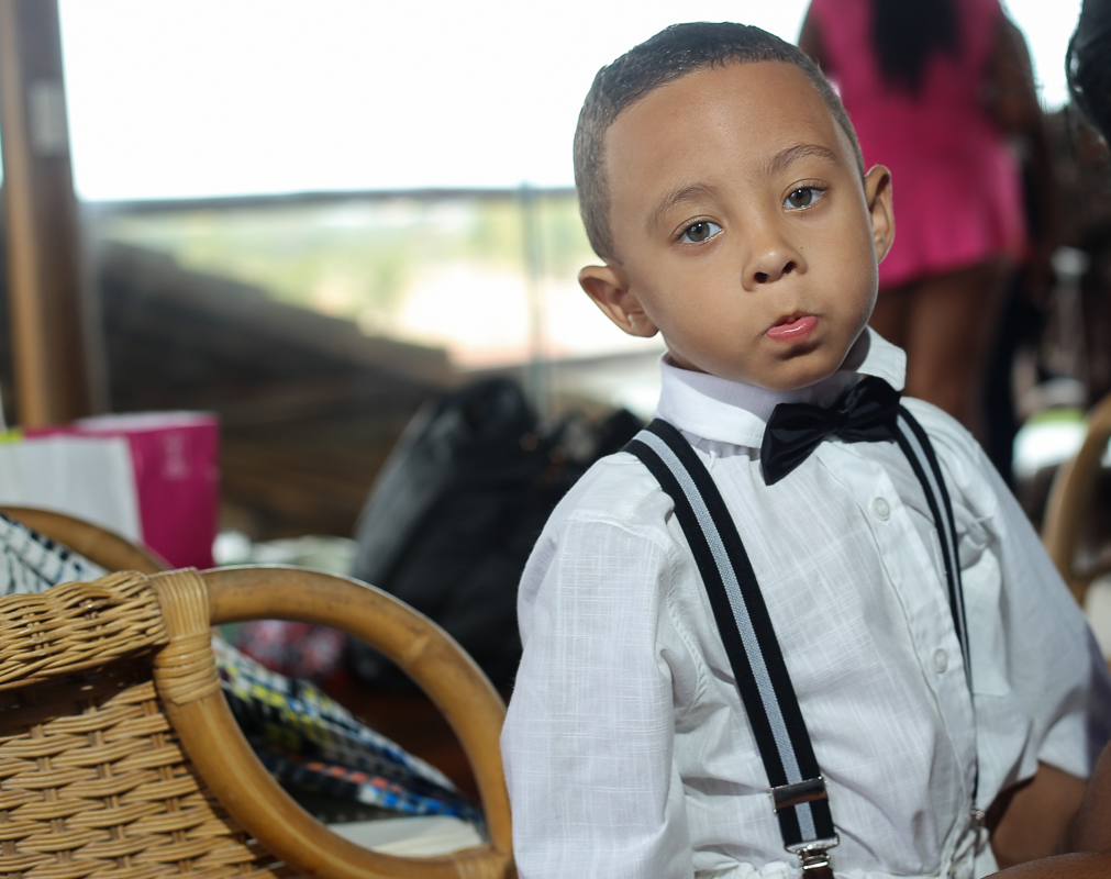 Fotografia de casamento, noivos, noiva, noivo, fotografia de noivos, sapato, perfume, cabelo,  fotografia de casal, ensaio de casal,  menino