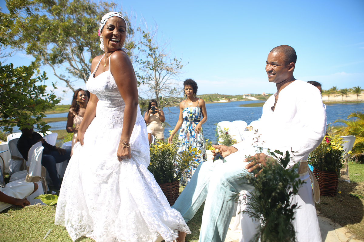 Fotografia de casamento, noivos, noiva, noivo, fotografia de noivos, sapato, perfume, cabelo,  fotografia de casal, ensaio de casal, dançando