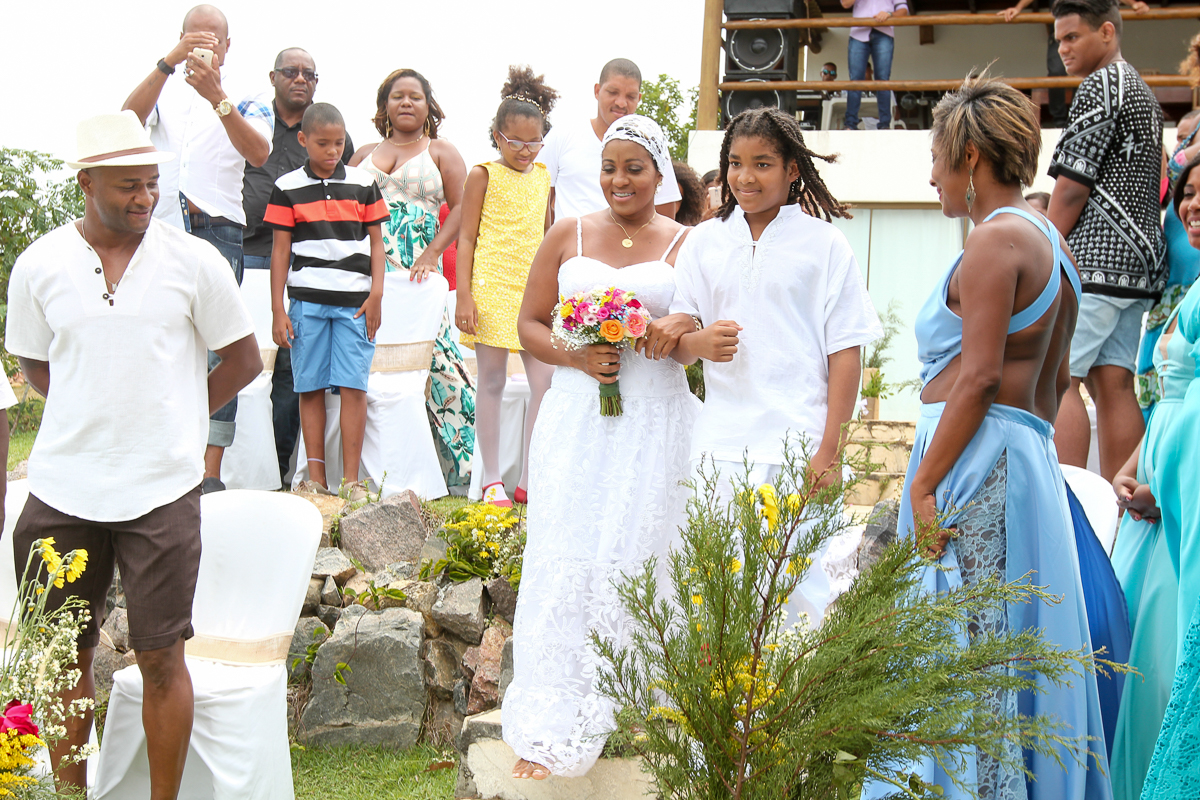 Fotografia de casamento, noivos, noiva, noivo, fotografia de noivos, sapato, perfume, cabelo,  fotografia de casal, ensaio de casal, noiva entrando