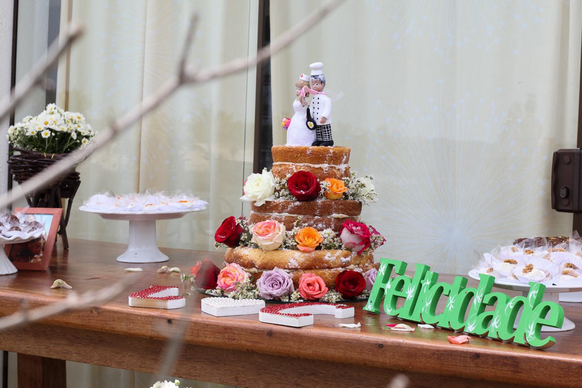 Fotografia de casamento, noivos, noiva, noivo, fotografia de noivos, sapato, perfume, cabelo,  fotografia de casal, ensaio de casal, decoração e o bolo