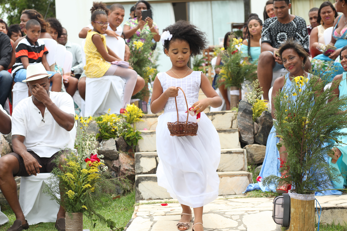 Fotografia de casamento, noivos, noiva, noivo, fotografia de noivos, sapato, perfume, cabelo,  fotografia de casal, ensaio de casal,  daminha entrando