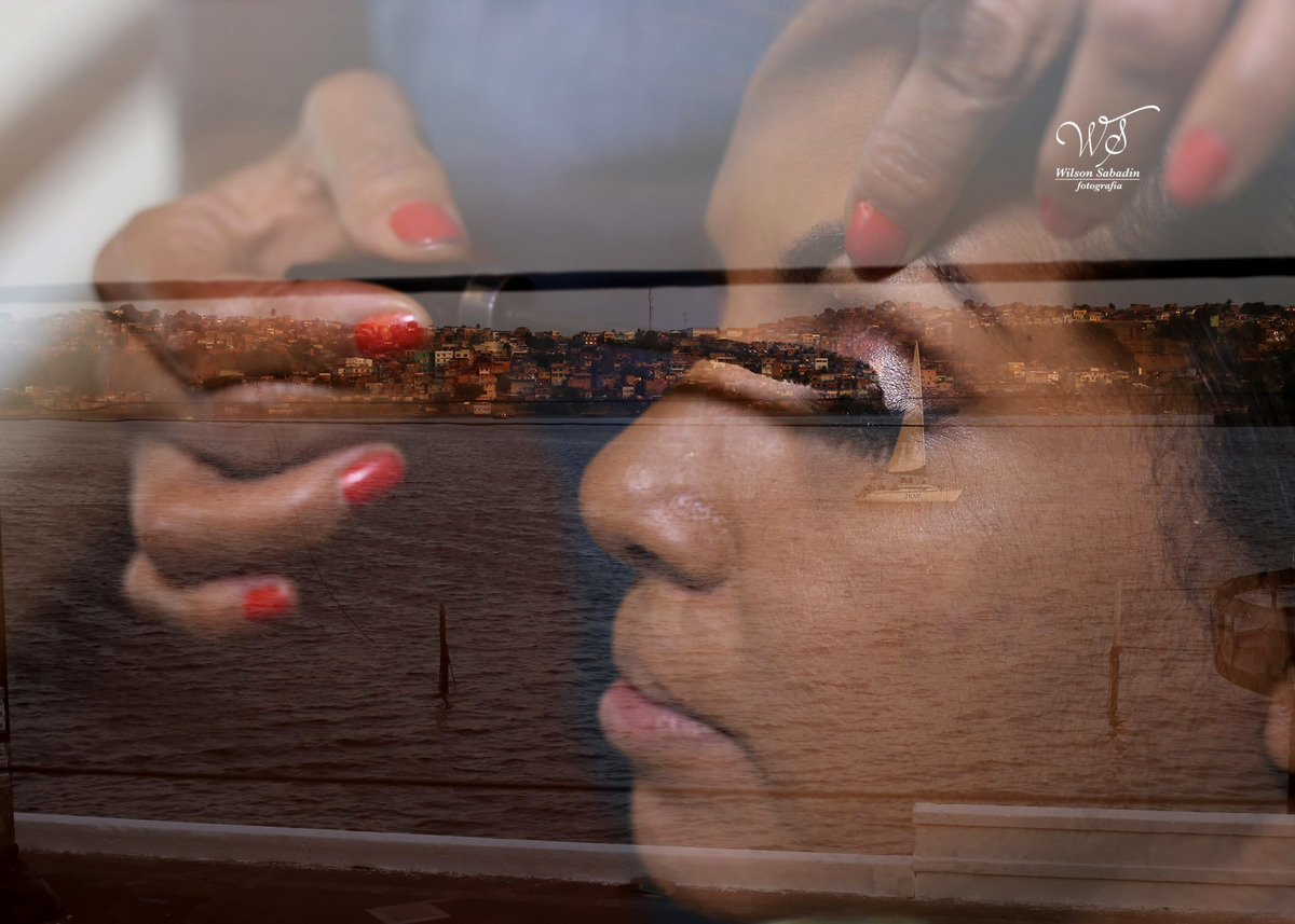 fotografia de casamento, noivos, noiva, noivo, fotografia de noivos, vestido de noiva, sapato, perfume, cabelo, véu, brinco, cruxifixo, pai, mãe, padrinhos, padre, pastor, igreja, cerimonia, festa, salão de beleza, maquiagem, buqu&eci