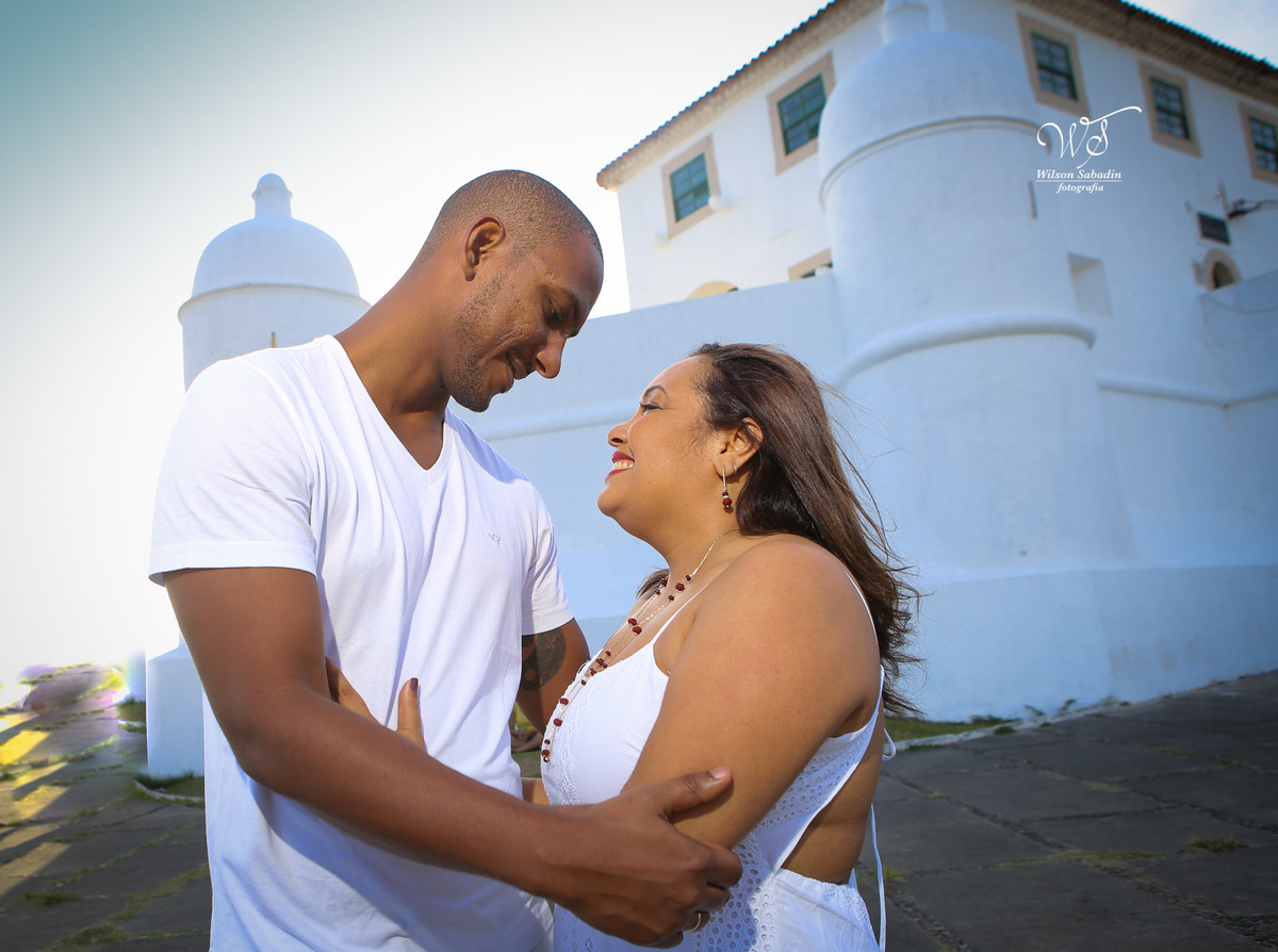 ensaio fotográfico pré-casamento, noivos, noiva, noivo, fotografia de noivos, fotografia pré-wedding, pré wedding, ensaio fotografico na Ponta do Humaitá em Salvador Bahia, Forte , Igreja nossa Senhora  do Mont Serrat, P