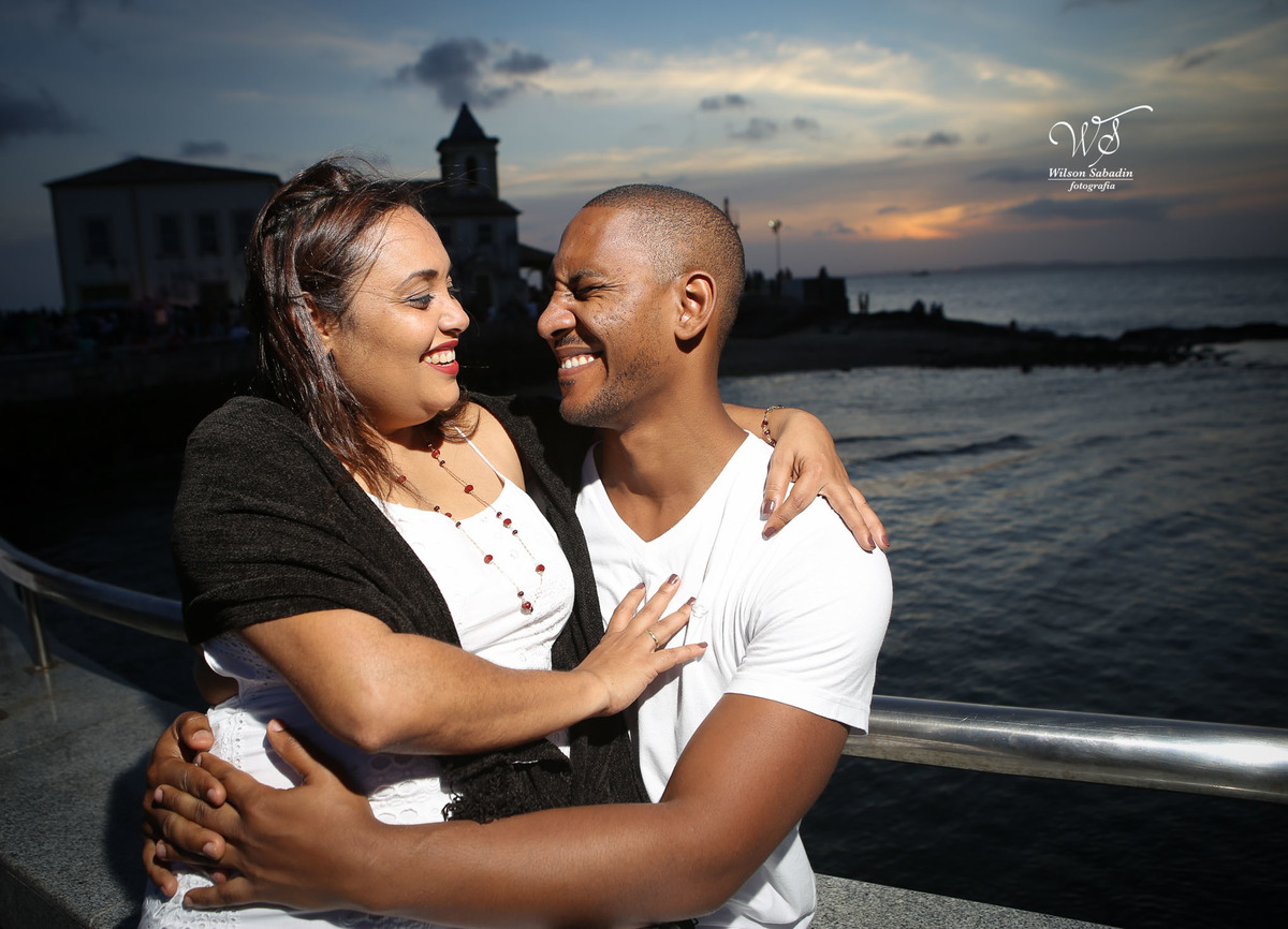 ensaio fotográfico pré-casamento, noivos, noiva, noivo, fotografia de noivos, fotografia pré-wedding, pré wedding, ensaio fotografico na Ponta do Humaitá em Salvador Bahia, Forte , Igreja nossa Senhora  do Mont Serrat, P