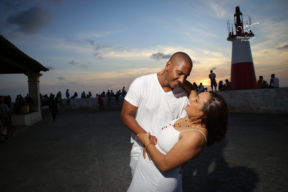 ensaio fotográfico pré-casamento, noivos, noiva, noivo, fotografia de noivos, fotografia pré-wedding, pré wedding, ensaio fotografico na Ponta do Humaitá em Salvador Bahia, Forte , Igreja nossa Senhora  do Mont Serrat, P