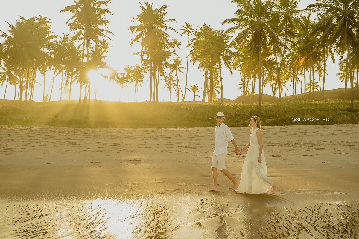 sessão de pre casamento na praia, no por do sol