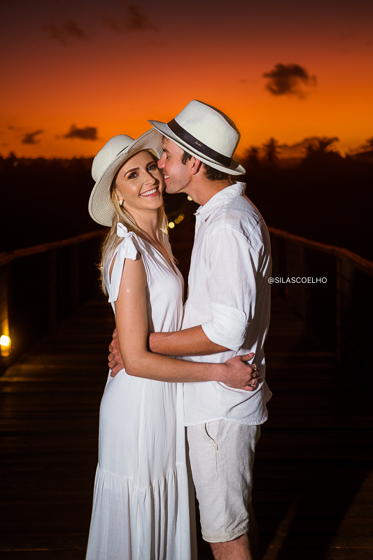 sessão de pre casamento na praia, no por do sol