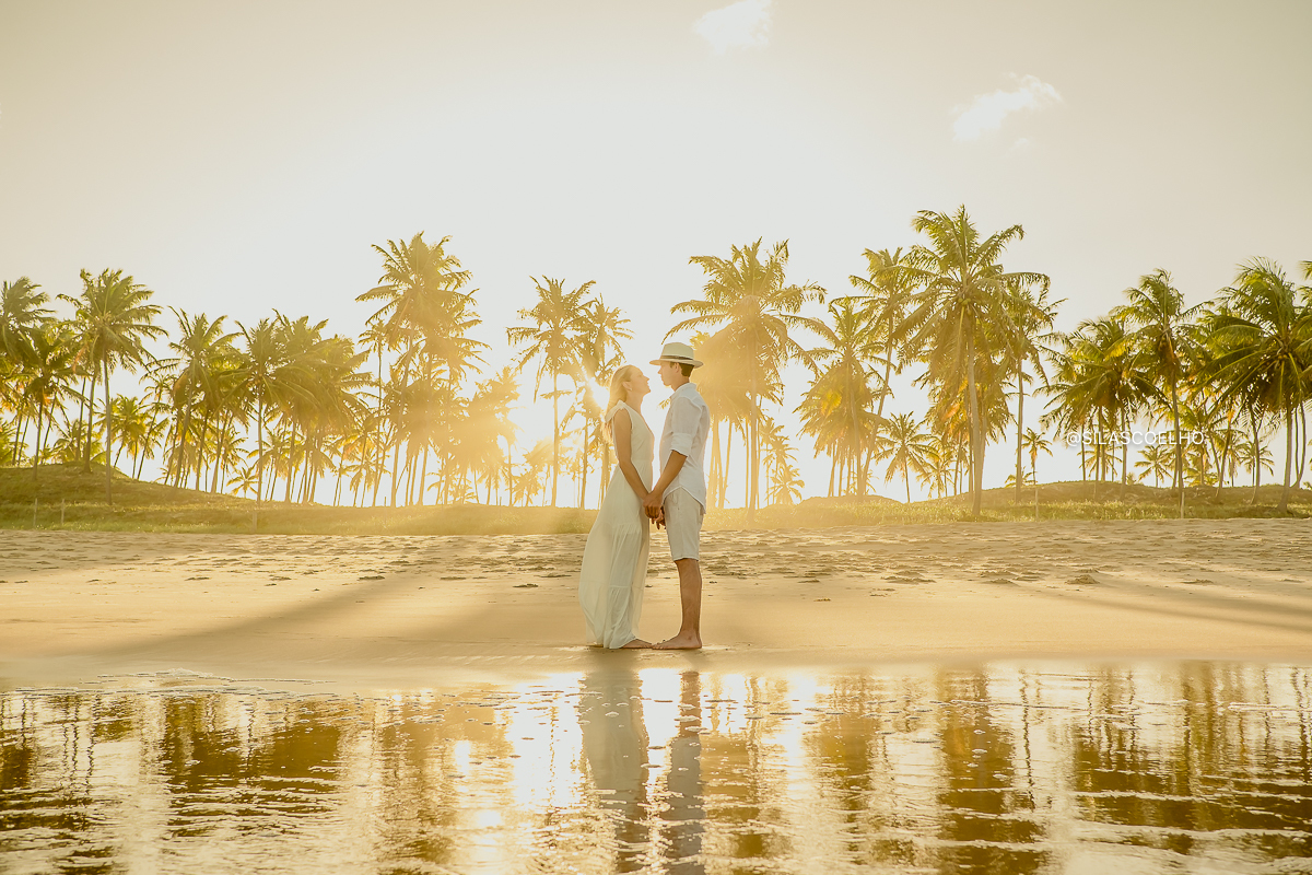 sessão de pre casamento na praia, no por do sol