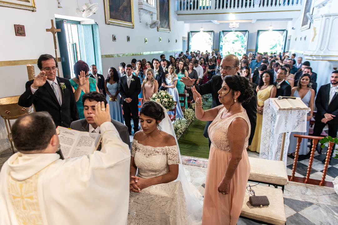 benção dos pais aos noivos no casamento