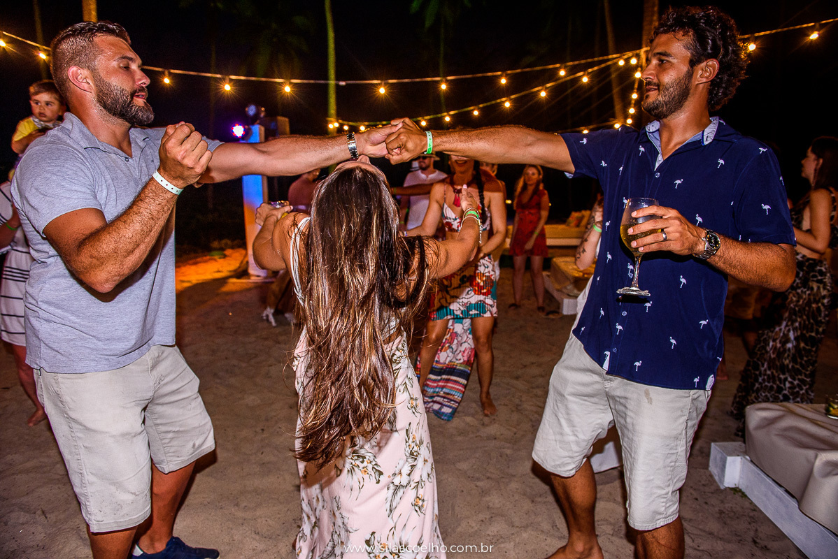 festa na despedida de solteiro na praia, com pé na areia, no grand palladium imbassaí resort & SPA