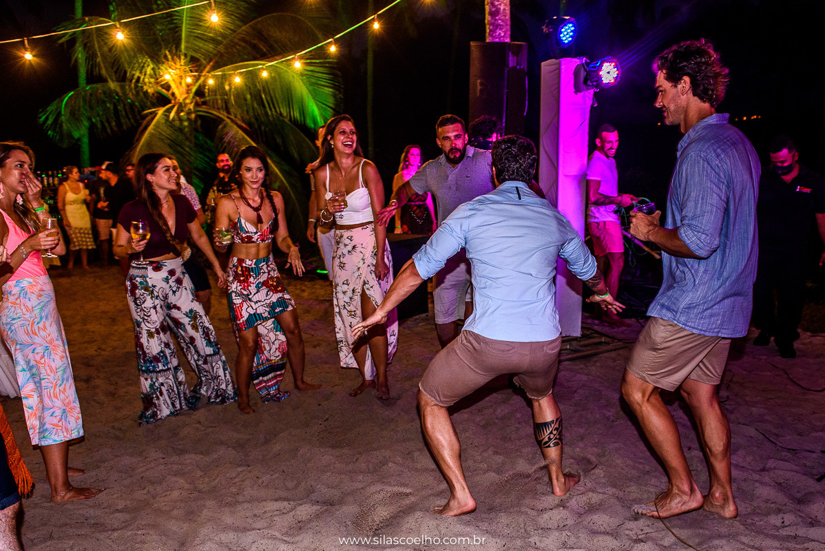 festa na despedida de solteiro na praia, com pé na areia, no grand palladium imbassaí resort & SPA