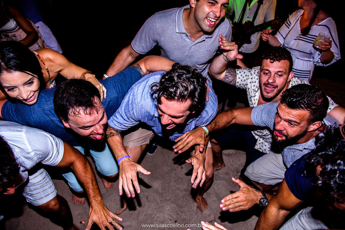 festa na despedida de solteiro na praia, com pé na areia, no grand palladium imbassaí resort & SPA