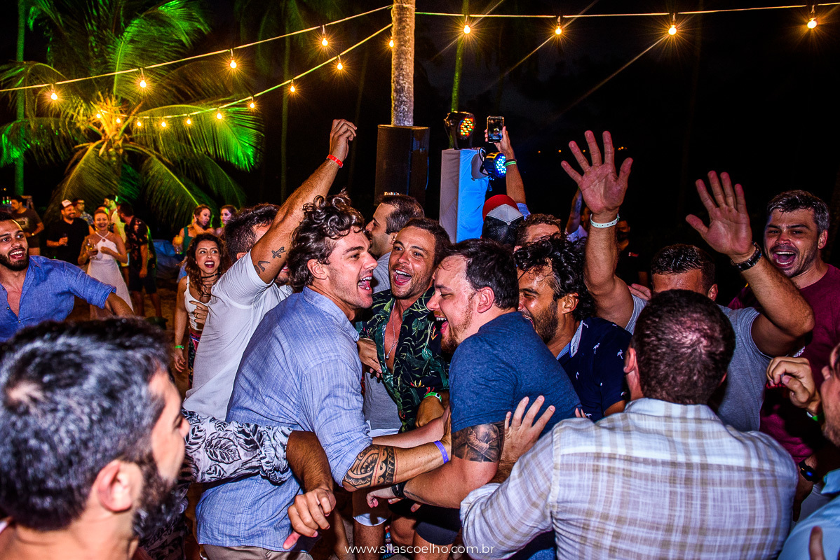 festa na despedida de solteiro na praia, com pé na areia, no grand palladium imbassaí resort & SPA