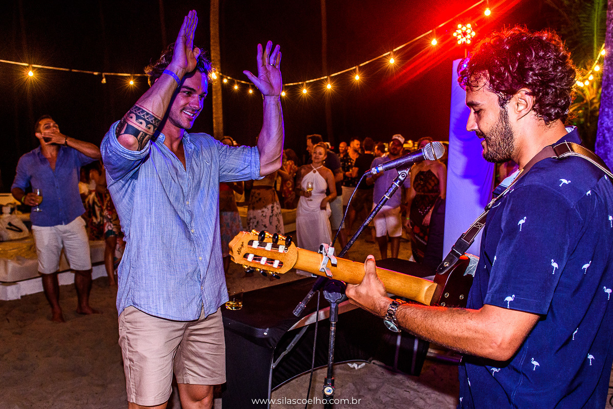 festa na despedida de solteiro na praia, com pé na areia, no grand palladium imbassaí resort & SPA