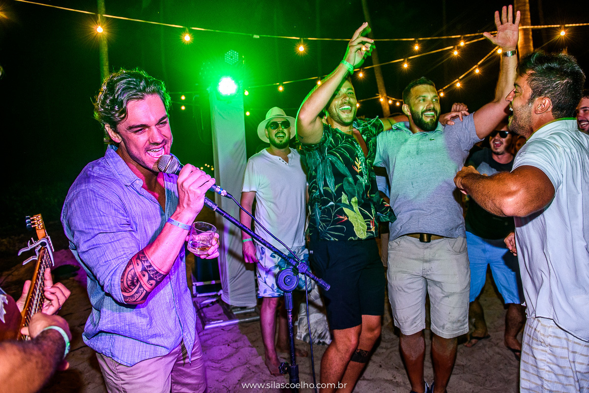 festa na despedida de solteiro na praia, com pé na areia, no grand palladium imbassaí resort & SPA