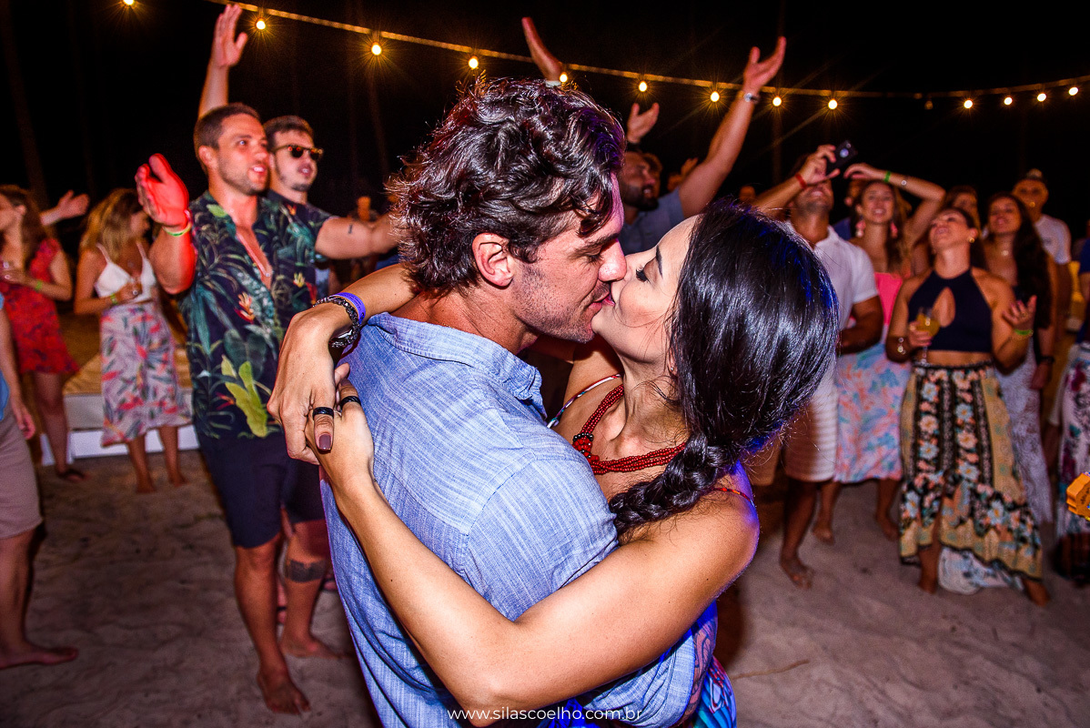 festa na despedida de solteiro na praia, com pé na areia, no grand palladium imbassaí resort & SPA