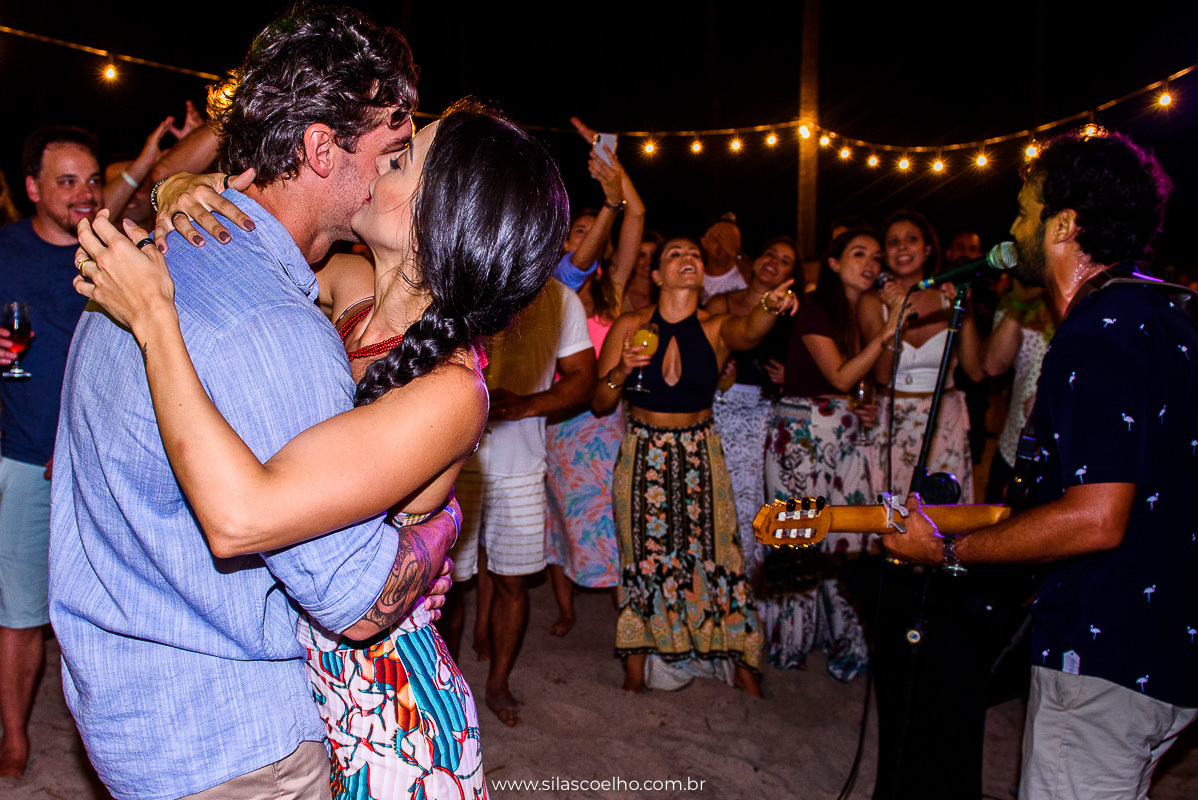 festa na despedida de solteiro na praia, com pé na areia, no grand palladium imbassaí resort & SPA
