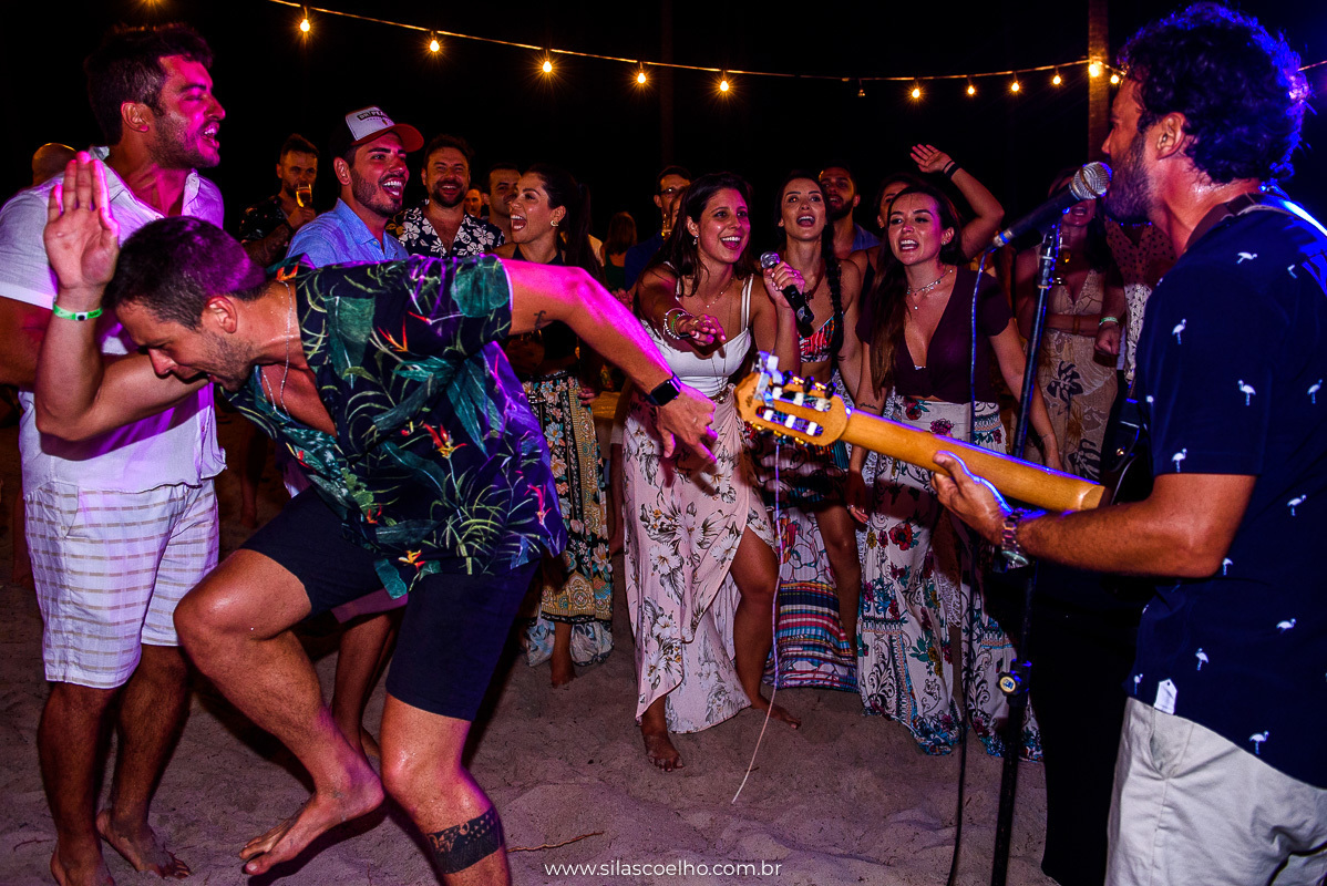 festa na despedida de solteiro na praia, com pé na areia, no grand palladium imbassaí resort & SPA