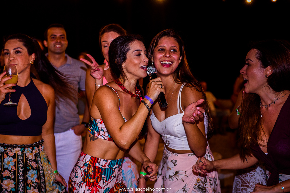 festa na despedida de solteiro na praia, com pé na areia, no grand palladium imbassaí resort & SPA