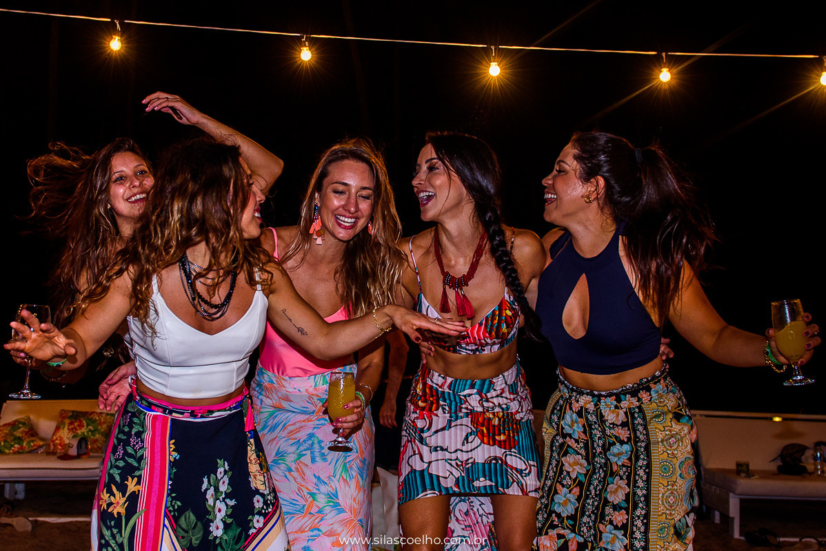 festa na despedida de solteiro na praia, com pé na areia, no grand palladium imbassaí resort & SPA
