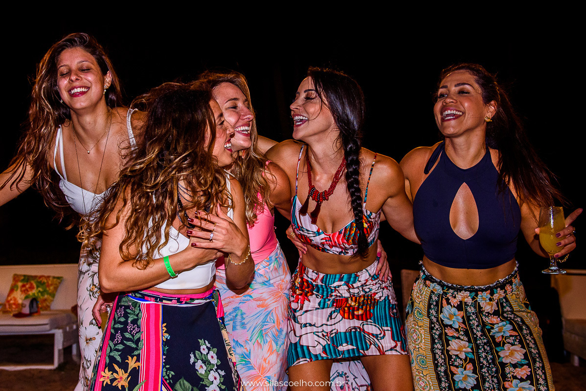 festa na despedida de solteiro na praia, com pé na areia, no grand palladium imbassaí resort & SPA