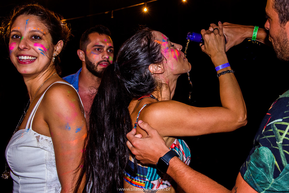 festa na despedida de solteiro na praia, com pé na areia, no grand palladium imbassaí resort & SPA