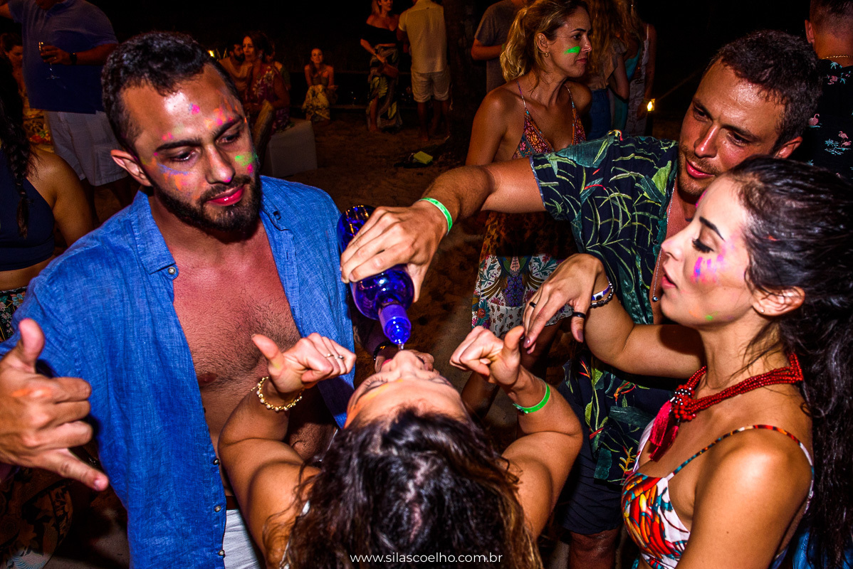 festa na despedida de solteiro na praia, com pé na areia, no grand palladium imbassaí resort & SPA