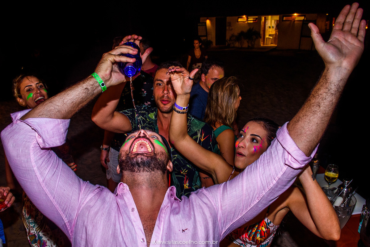 festa na despedida de solteiro na praia, com pé na areia, no grand palladium imbassaí resort & SPA