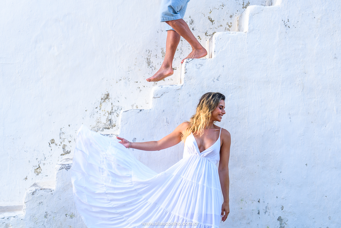 Ensaio de pre wedding em Trancoso na Bahia, no nascer do sol. Igreja do Quadrado.