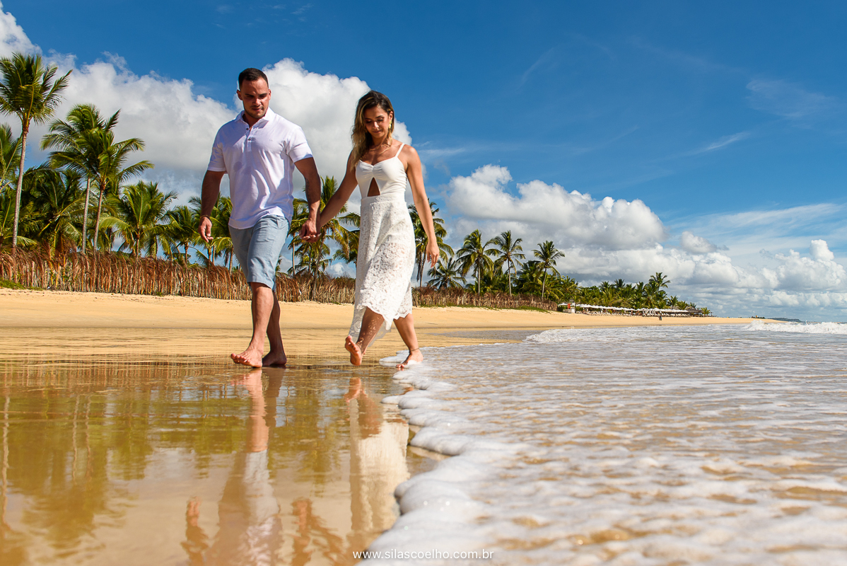 Ensaio de pre wedding em Trancoso, Bahia, na areia da praia