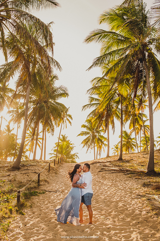 ensaio de pre casamento na praia no grand palladium imbassaí na bahia