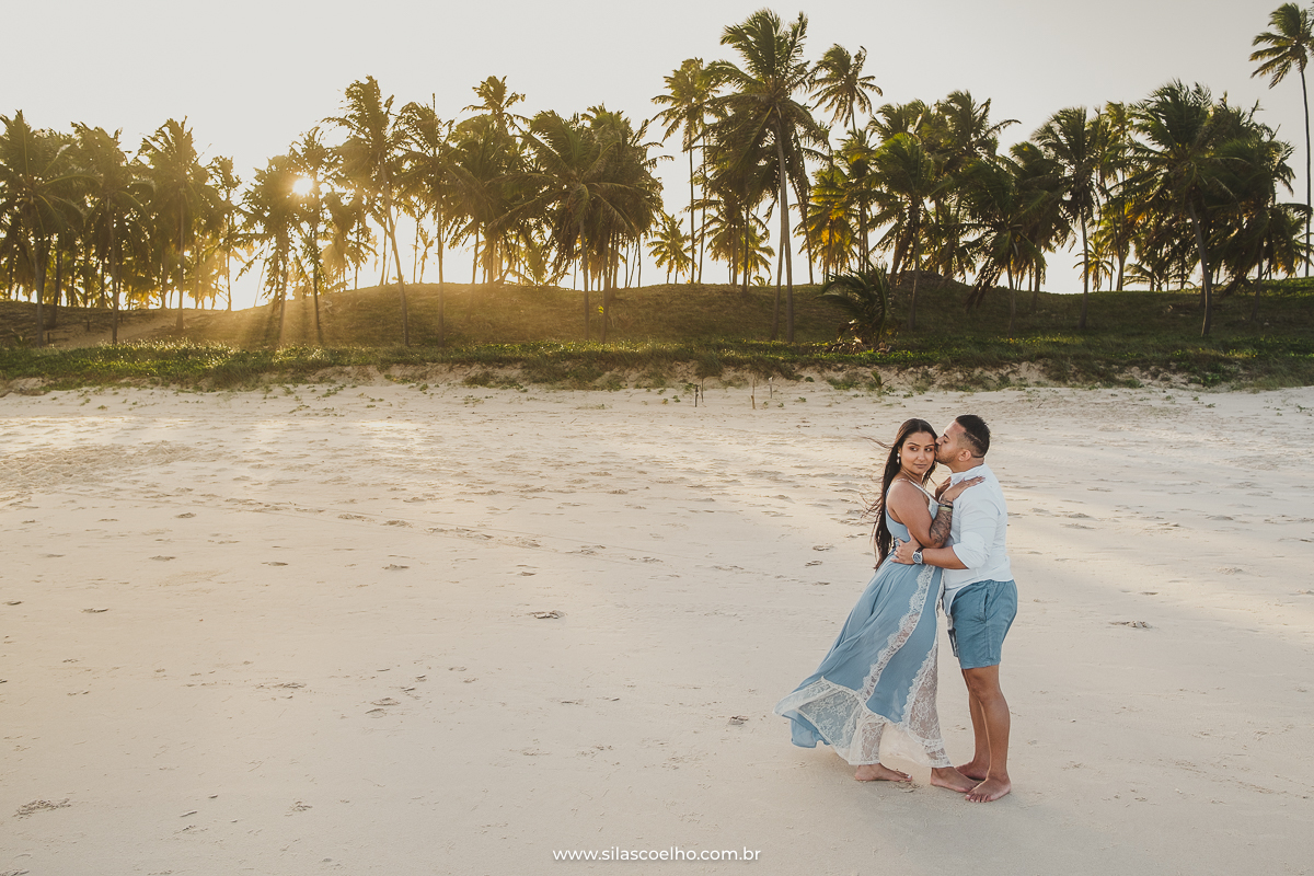 ensaio de pre casamento na praia no grand palladium imbassaí na bahia