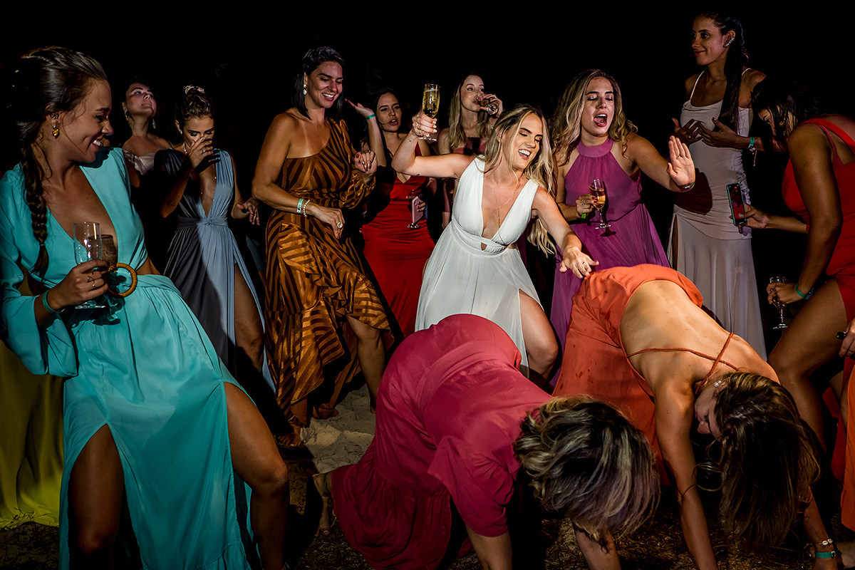 festa de casamento no grand palladium imbassaí & SPA. Casamento na praia, com pé na areia e no pôr do sol. Frente ao mar