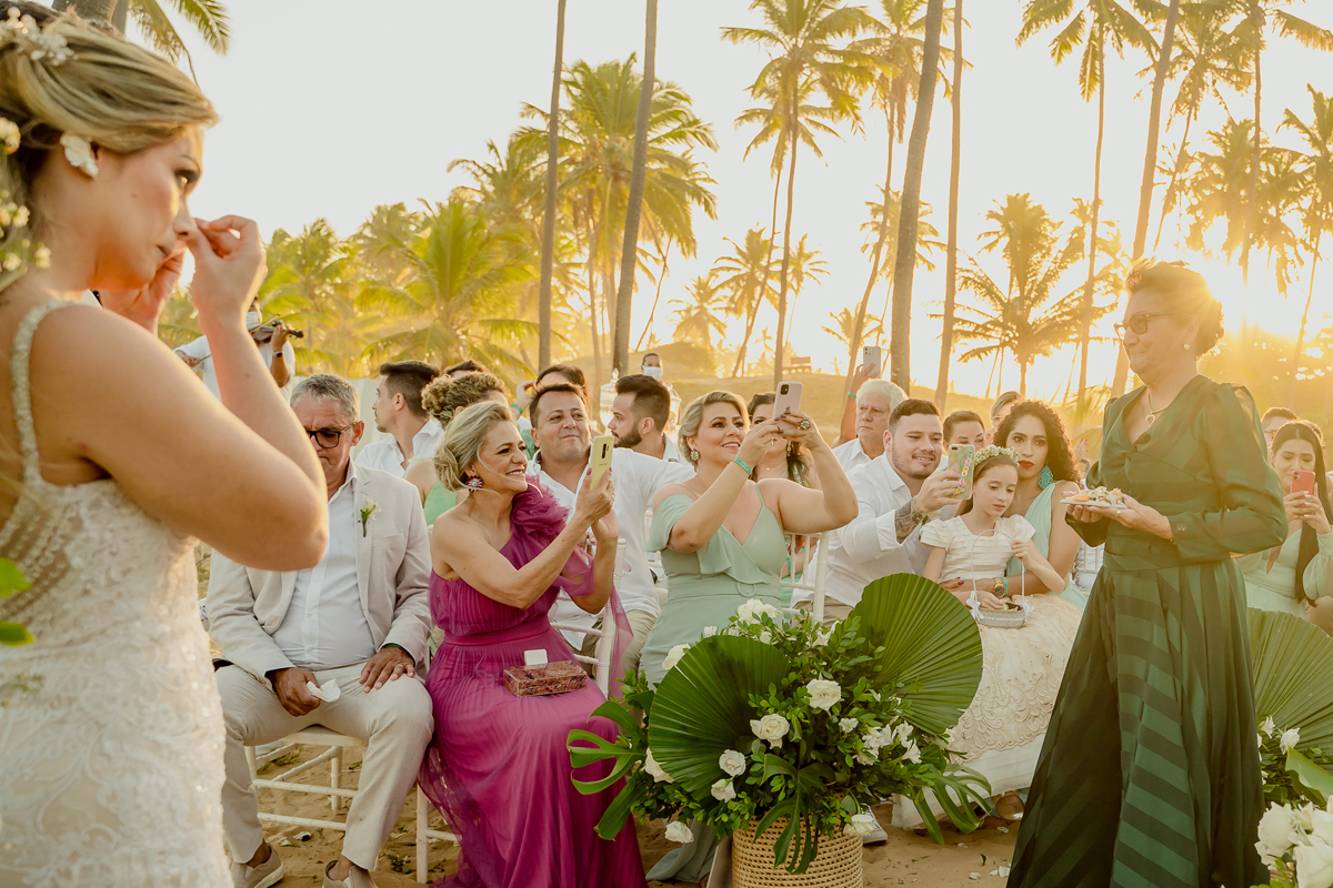 Casamento no Grand Palladium Imbassaí Resort & SPA, no pôr do sol, na praia e com pé na areia