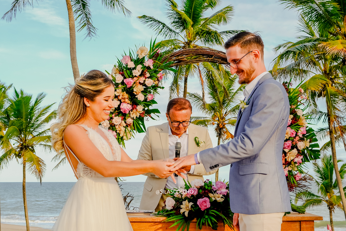 foto de casamento na praia, destination wedding na bahia no grand palladium imbassaí resort & SPA na Bahia