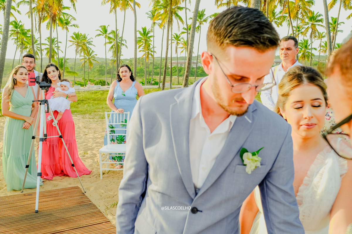 foto de casamento na praia, destination wedding na bahia no grand palladium imbassaí resort & SPA na Bahia