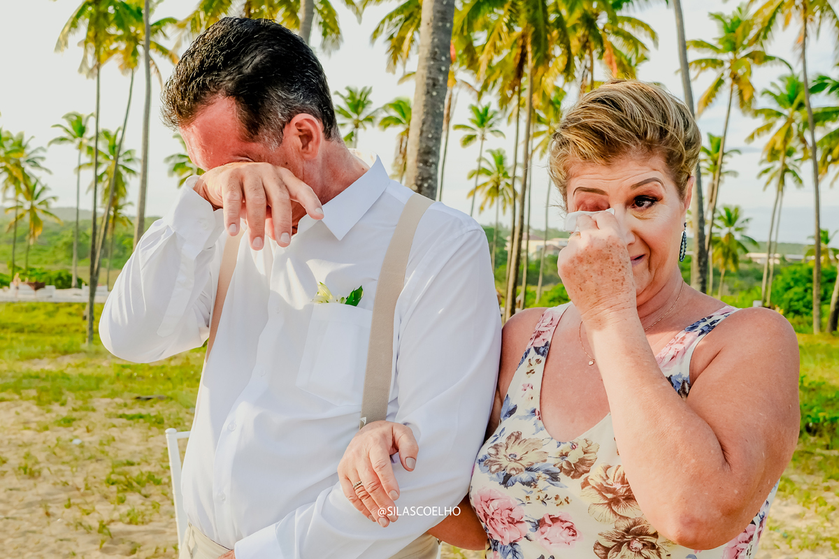 foto de casamento na praia, destination wedding na bahia no grand palladium imbassaí resort & SPA na Bahia